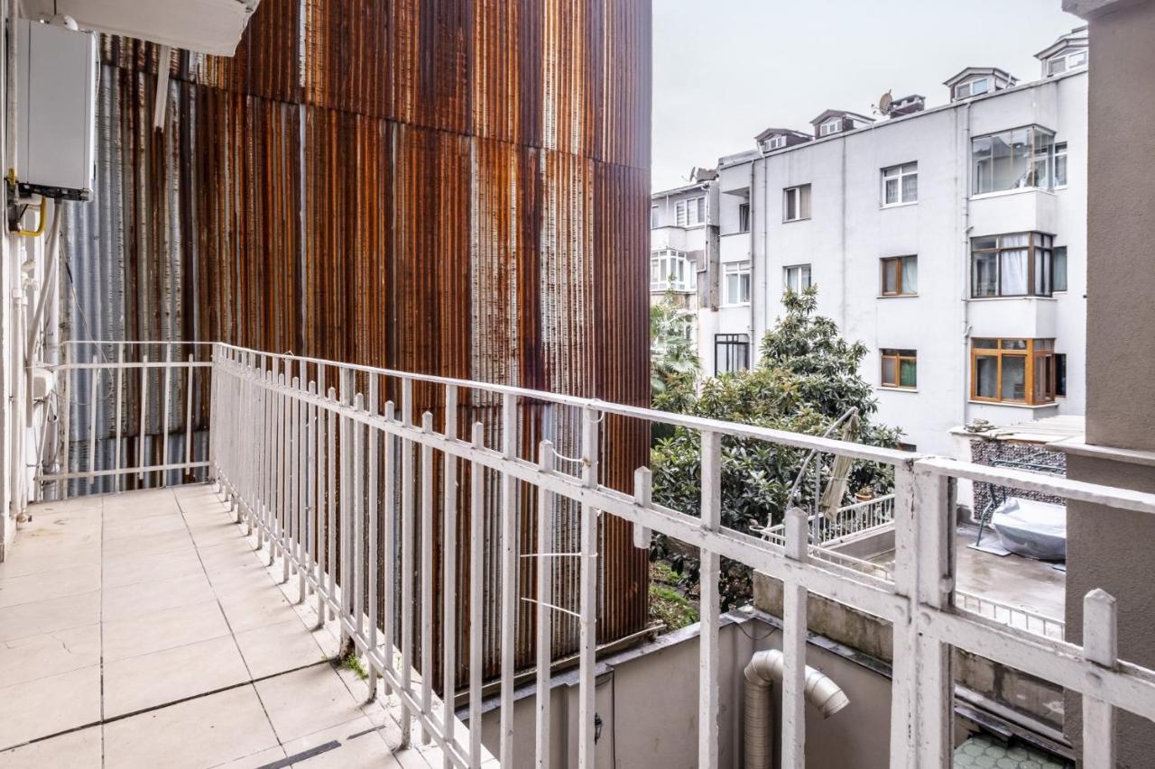 Centrally Located Apartment With Balcony In Sisli Istanbul Bagian luar foto